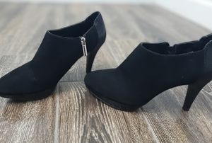 Bandolino Black Heeled Ankle Boots Size 8